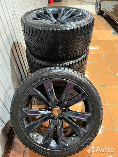 R20 Nokian Tyres Hakkapeliitta R3 SUV 275/40, PCD 5x112 DIA 42