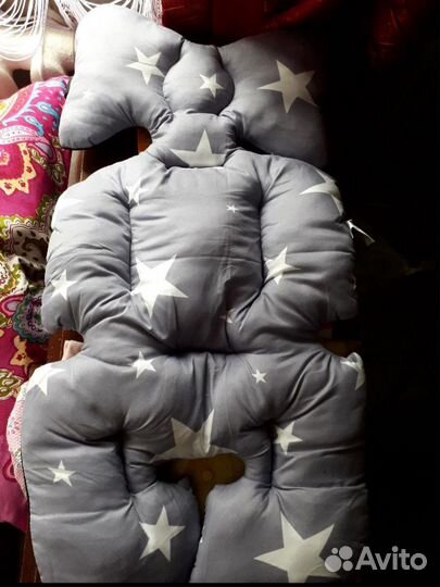 Универсальный матрасик с подушечкой в коляску