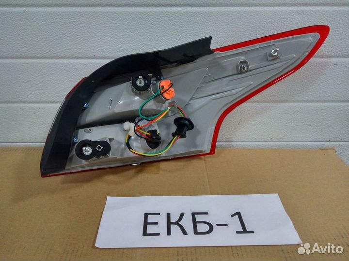 Фонарь левый внешний Ford Focus 3 2011