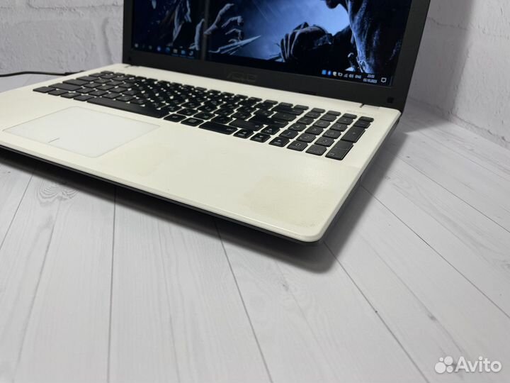 Офисный ноутбук Asus intel/4gb/SSD