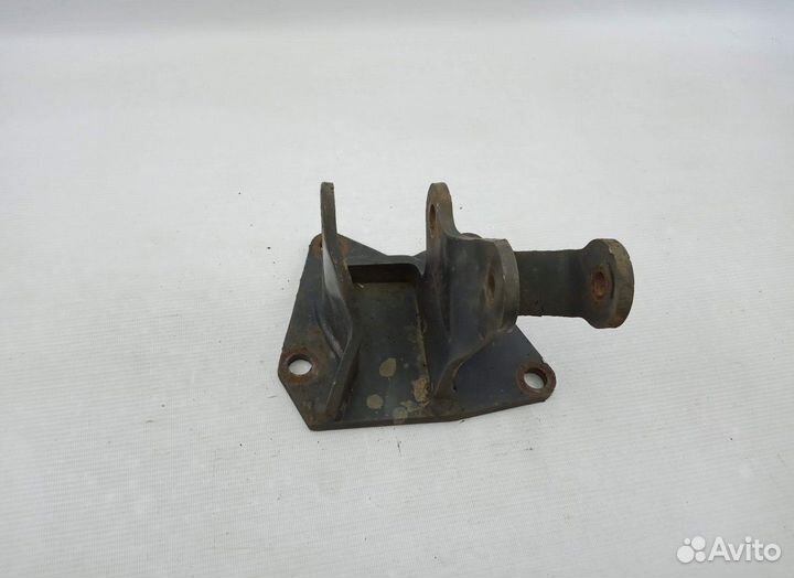 Кронштейн кабины, передний левый MAN TGA 18.390 (01.00)