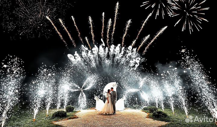 Холодные фонтаны и тяжелый дым на мероприятие