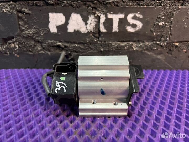 Клапан кондиционера Nissan Leaf AZE0-061302 EM57