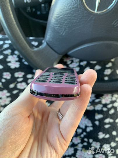 Кнопочный мобильный телефон Nokia