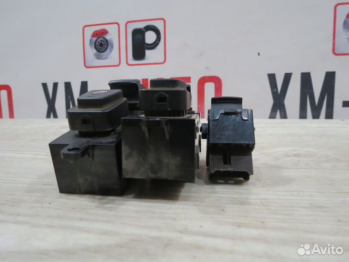 Кнопка стеклоподъемника Hyundai Creta