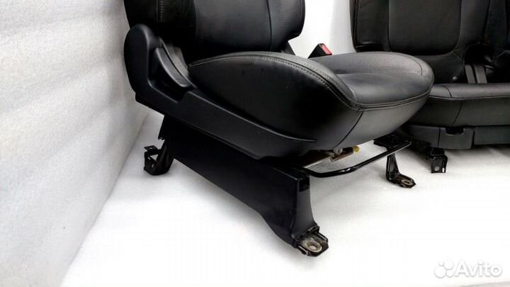 Сиденья комплект Mitsubishi Outlander GF7W 4B12