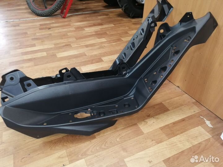 Пластик подножек скутера Vento MAX 200cc