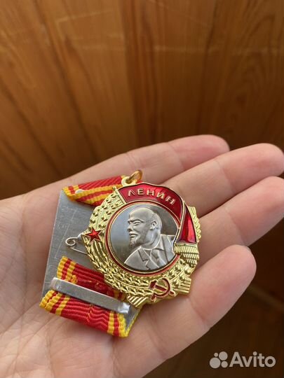 Значок Ленина