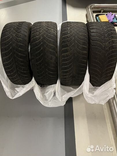 Kumho WinterCraft WP71 245/45 R18 100V