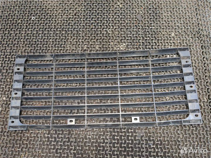 Решетка радиатора Land Rover Defender, 1984