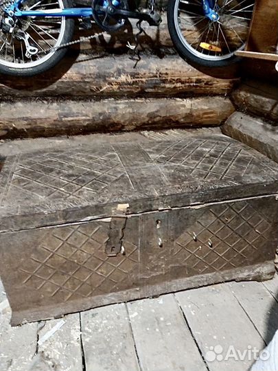 Сундук старинный деревянный