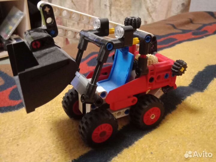 Лего погрузчик