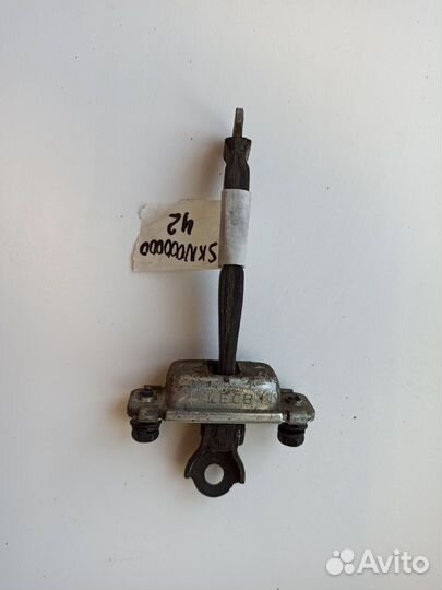 Ограничитель двери зад лев Hyundai Solaris 1 рест