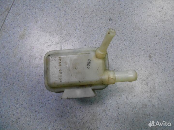 Бачок гур Toyota Avensis II 2003-2008