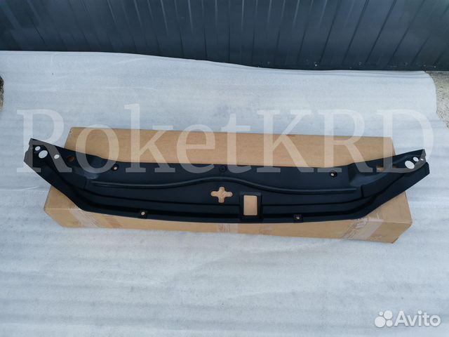 Подкапотная накладка Toyota Land Cruiser 200 бенз