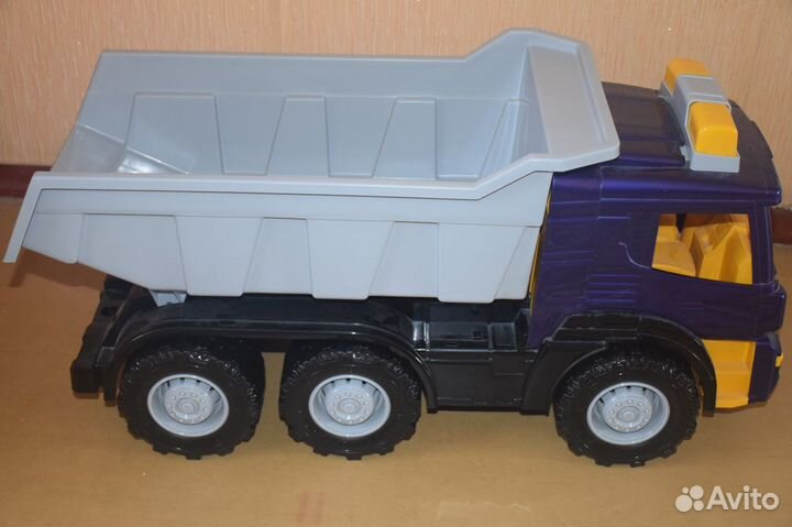 Огромный Самосвал