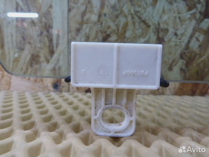 Стекло двери передней правой Renault Megane III 2009-2016 (803007357R)