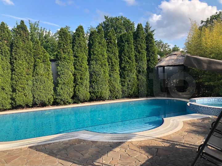 Дом 642,4 м² на участке 17 сот.