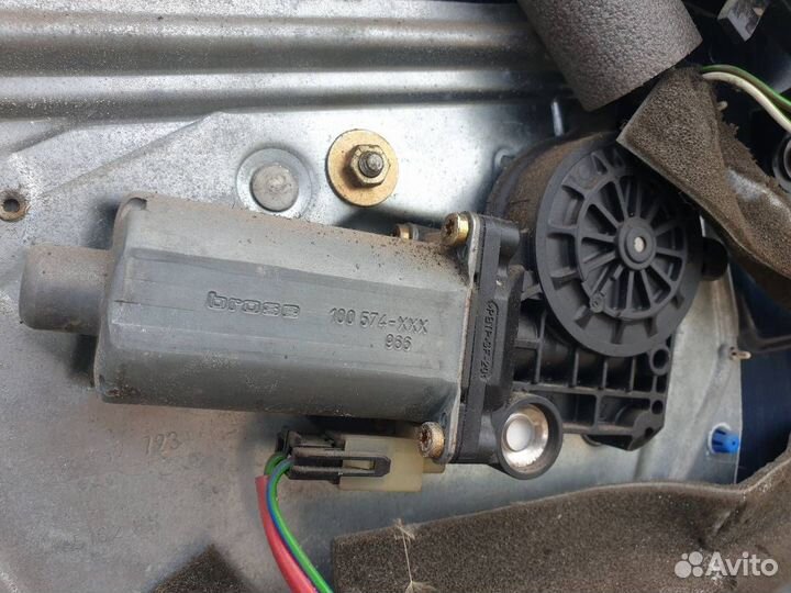 Электростеклоподъемник передний левый Volvo S70