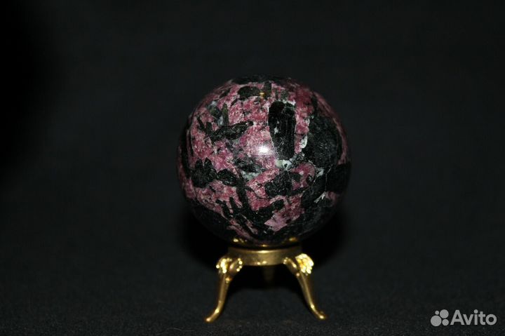 Шар из камня Эвдиалит, 45,6мм. № 45