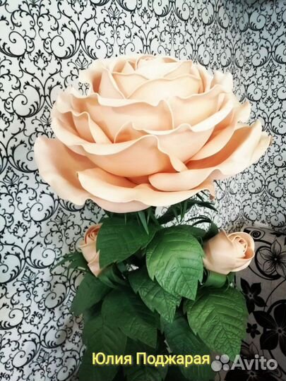 Светильник роза с бутонами из изолона