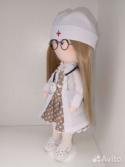Кукла интерьерная доктор