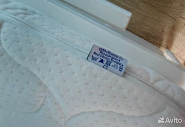 Детская кроватка с маятником