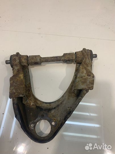 Кронштейн рычага подвески верхний правый