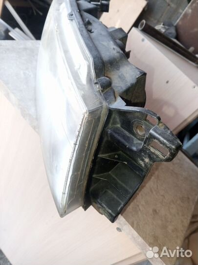 Передние фары Митсубиси chariot нрандис