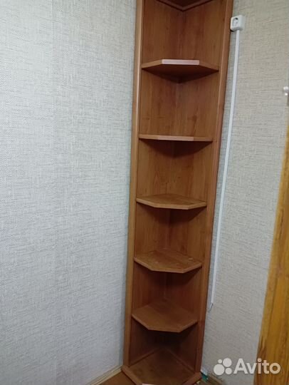 Высокая угловая колонка из дуба