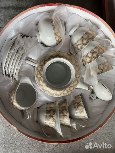 Чайный сервиз из фарфора