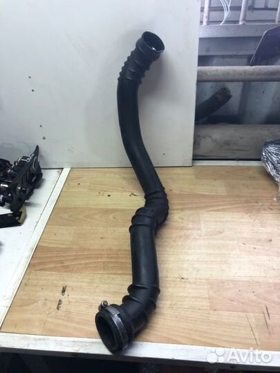 Патрубок интеркулера Volvo V60 S60 2011