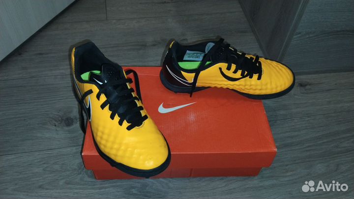 Бутсы для газона