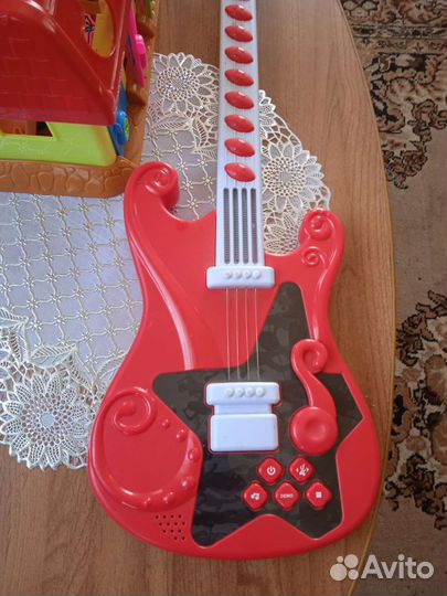 Музыкальная гитара