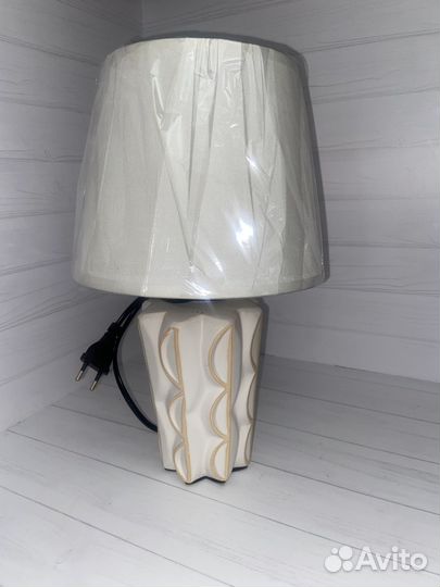 Лампа настольная