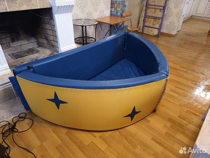 Сухой бассейн с шариками