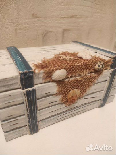Деревянная шкатулка
