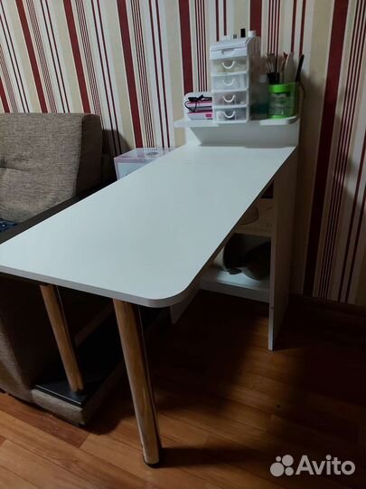 Маникюрный стол складной