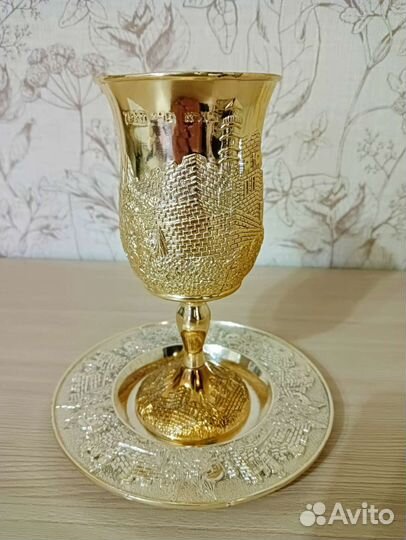 Чаша кубок на подставке