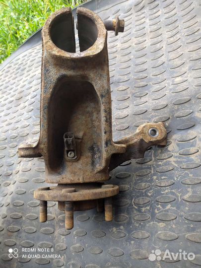 Левый поворотный кулак ford focus 3