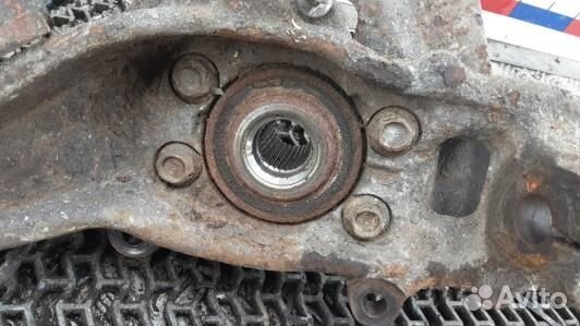 Ступица передняя левая nissan navara D40 (LEA26K90