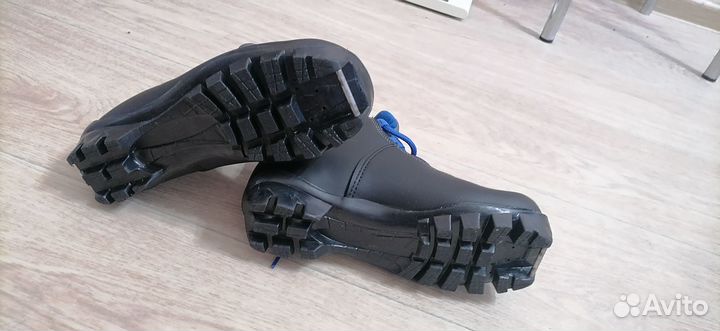 Коньки раздвижные и лыжные ботинки