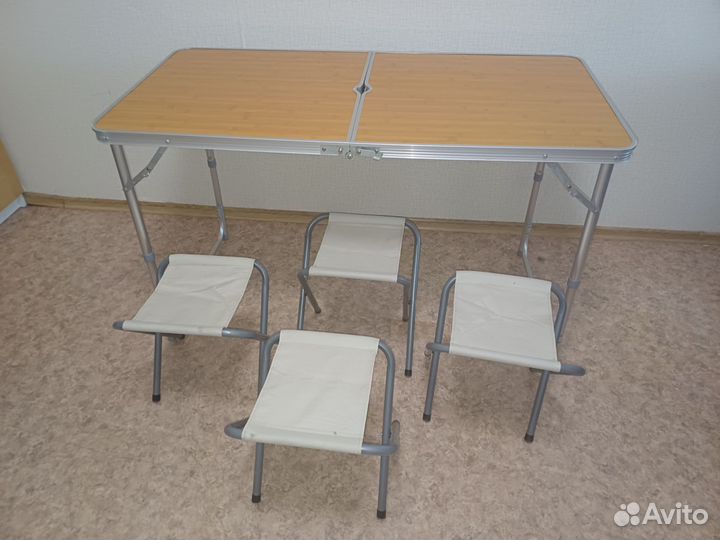 Туристический стол и 4 стула