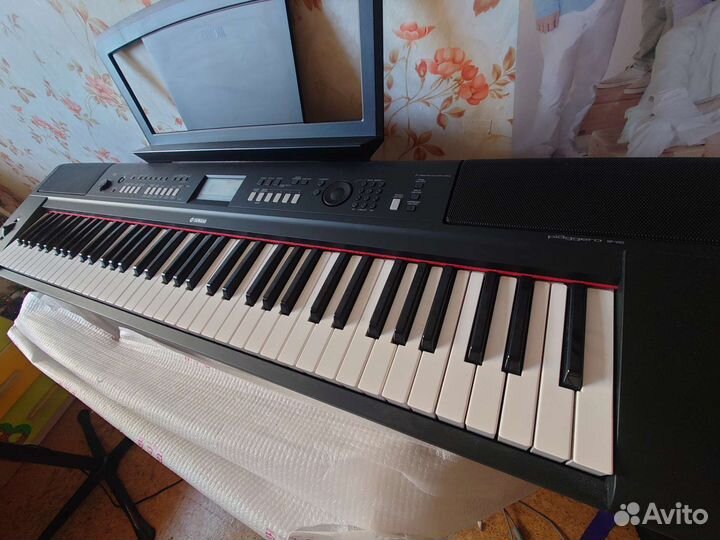 Синтезатор Yamaha Piaggero NP-V60