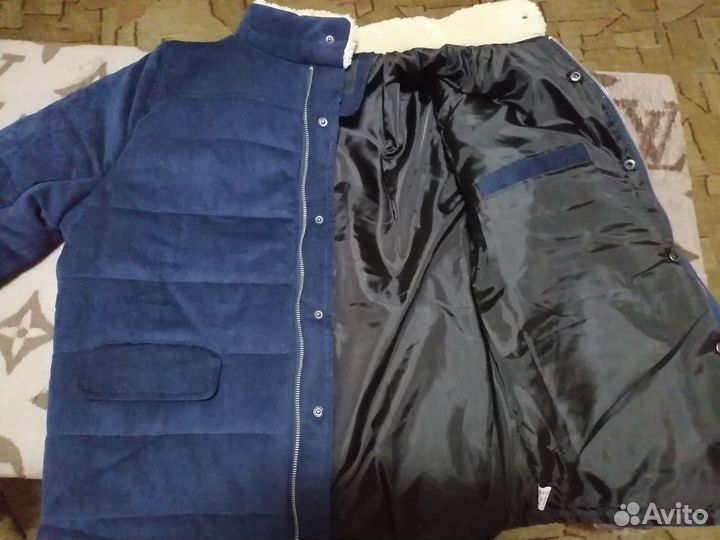 Пуховик тёмно-синий с мехом Новый