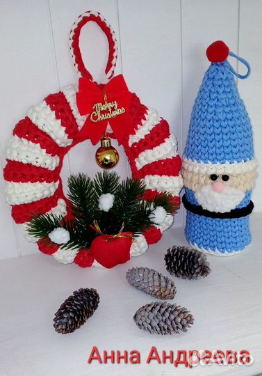 Рождественский венок и дед мороз