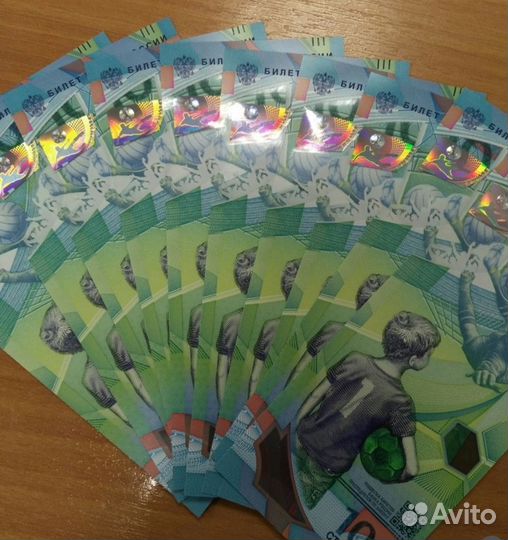 Банкноты 100 р. фифа 2018 новые