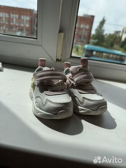 Кроссовки детские