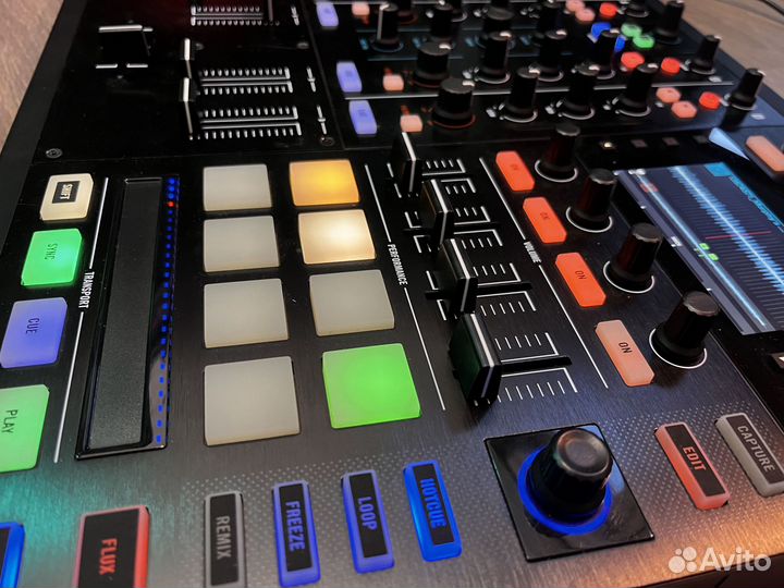 Native Instruments Traktor Kontrol S8
