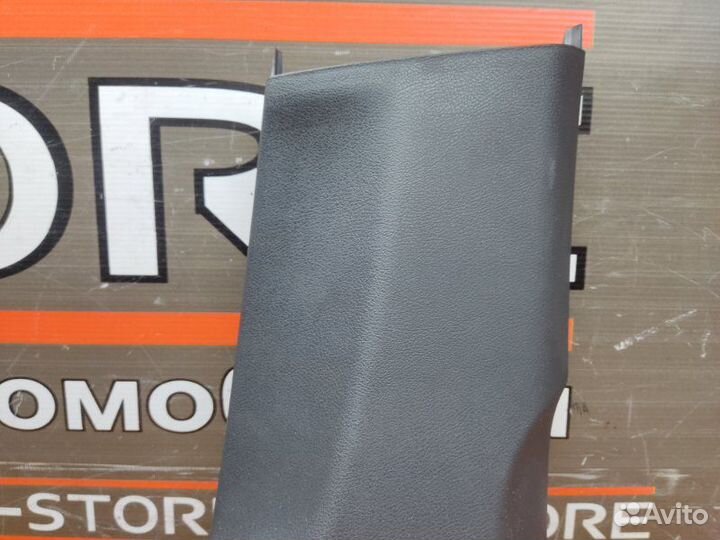 Обшивка стойки правая Volkswagen Passat B6 BVY